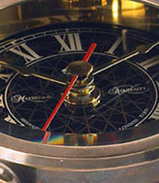 bronziert Bullaugen-Uhr
